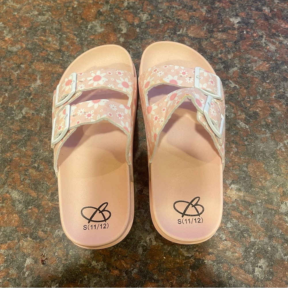 NWOT girls 11/12 slides
